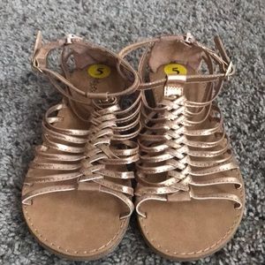 Girls size 5 sandals.
